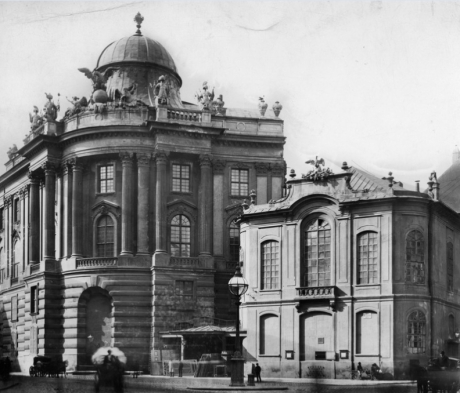 Das alte Burgtheater und die Hofreitschule am Michaelerplatz