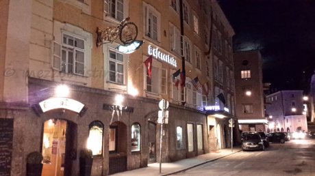 salzburg-223-returning-to-the-altstadthotel-kasererbrau-at-almost-midnight-in-a-magical-night-of-a-27-january-2016