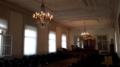 Salzburg 75 - Quiet time before the concert, on a 27 January - In the Tanzmeistersaal in Mozart Wohnung, Salzburg